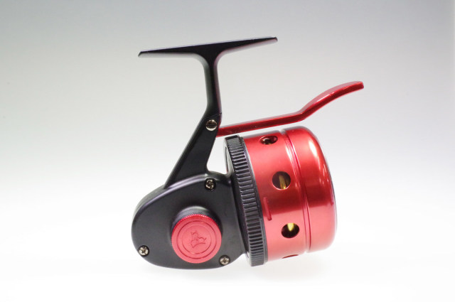 Daiwa Underspin closed face spinning reel. 